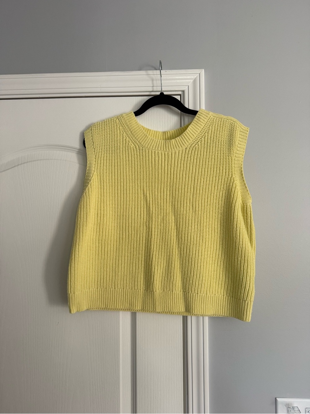 Wishlist Sleevelesse Knit Tank Top - Light Yellow
